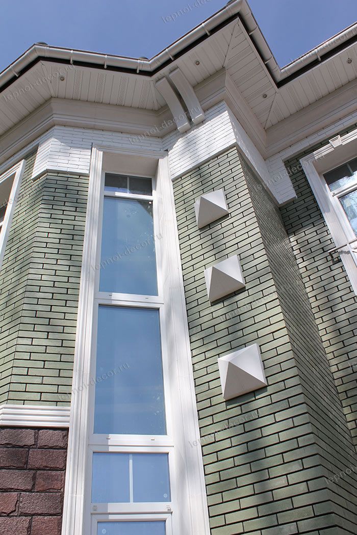 Отделка фасада загородного дома