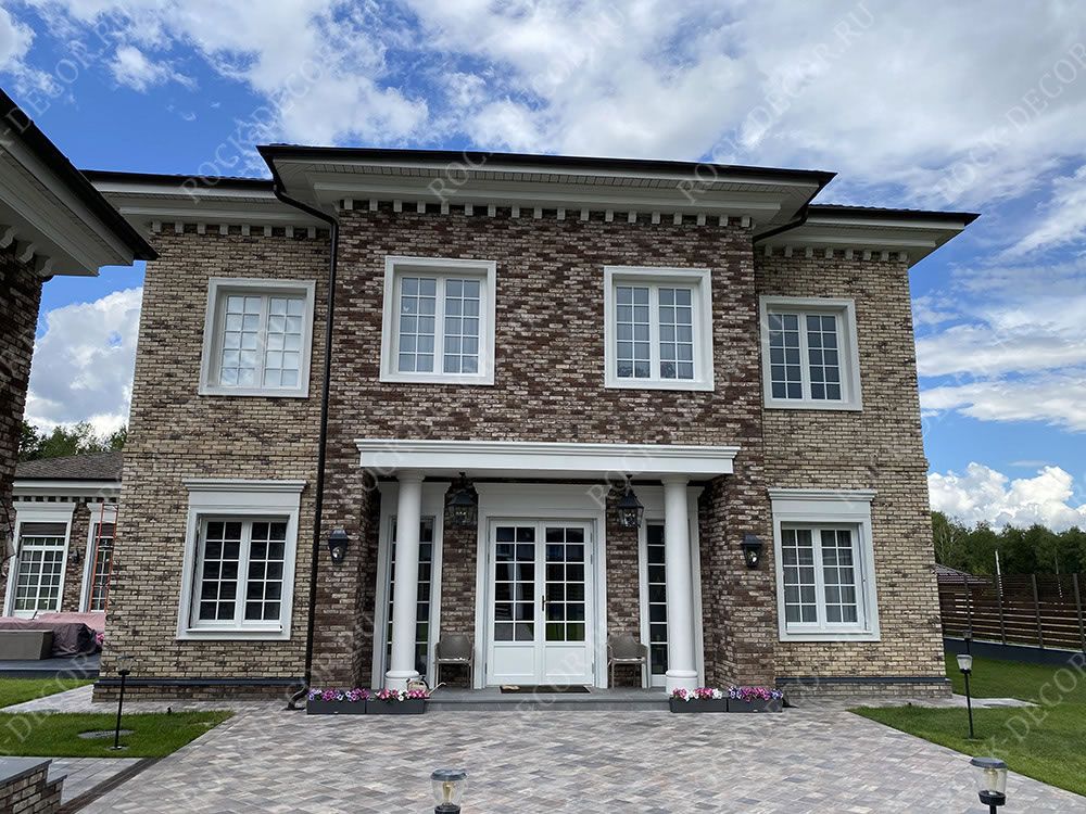 Фасад дома в Векшино