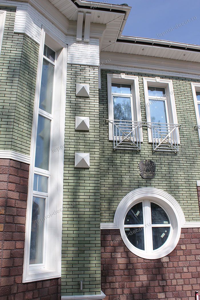 Отделка фасада загородного дома