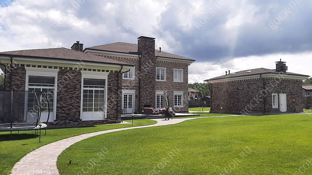 Фасад дома в Векшино