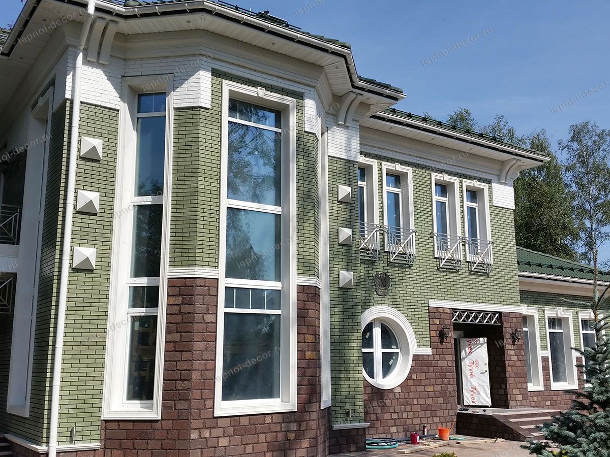 Отделка фасада загородного дома