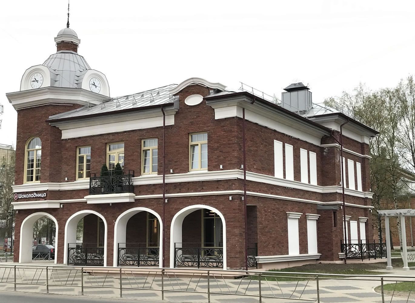 Фасадный декор делового центра в Архангельске